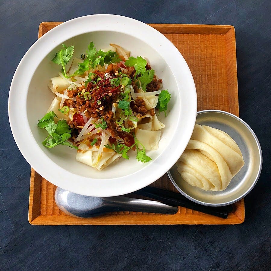 ビャンビャン麵と花巻のセット
