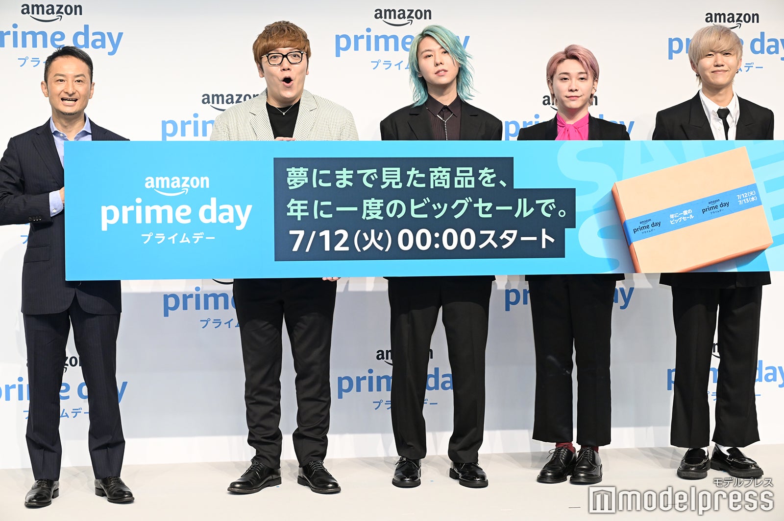 アマゾンジャパン合同会社 プライム・マーケティング事業統括本部長・鈴木浩司氏、HIKAKIN、藤澤涼架、大森元貴、 若井滉斗（C）モデルプレス