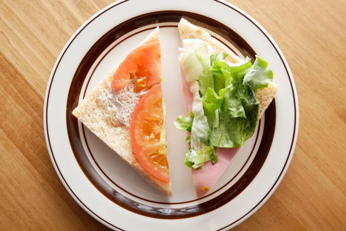 たっぷりトマトと野菜のサンド