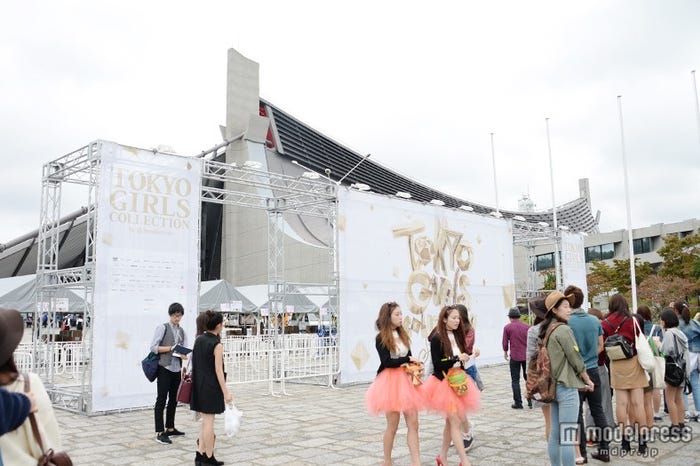 「第21回 東京ガールズコレクション2015 AUTUMN/WINTER」会場外観