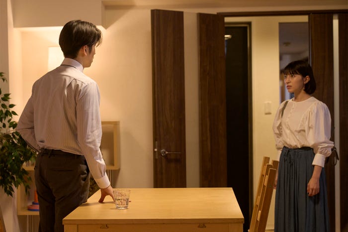 長谷川慎、久保田紗友「離婚後夜」第7話(C)ABC