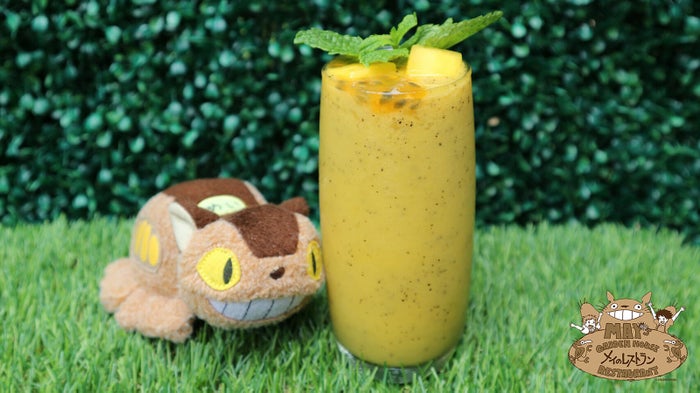 パッション溢れるマンゴーの南国フルーツMIXフラッペ/MY NEIGHBOR TOTORO(C)1988 STUDIO GHIBLI<br />COLKO AND PEEKO(C)2018 RENGAYA<br />(C)2018 d/visual incorporated | d/licious deli (thailand) co., ltd.