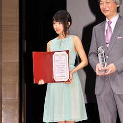 セクシードレスで登場したAKB48前田敦子