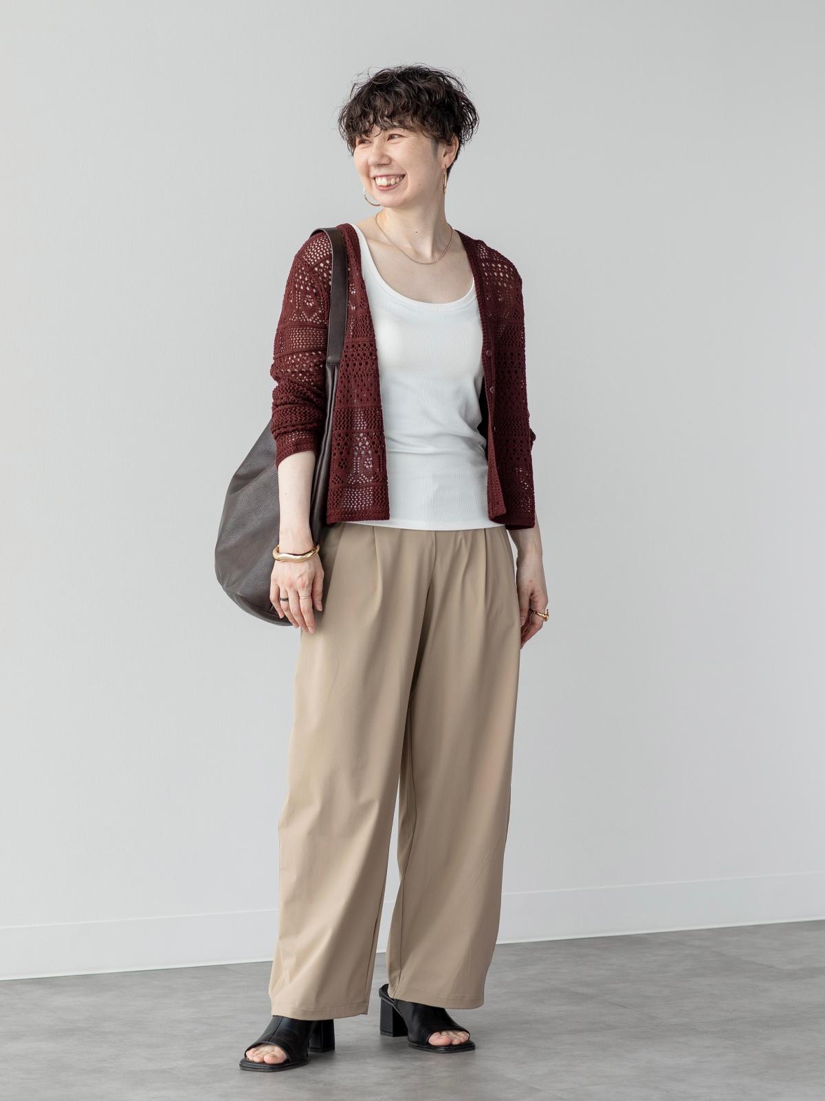 さらっと羽織るだけでおしゃれ見えします　出典：StyleHint
