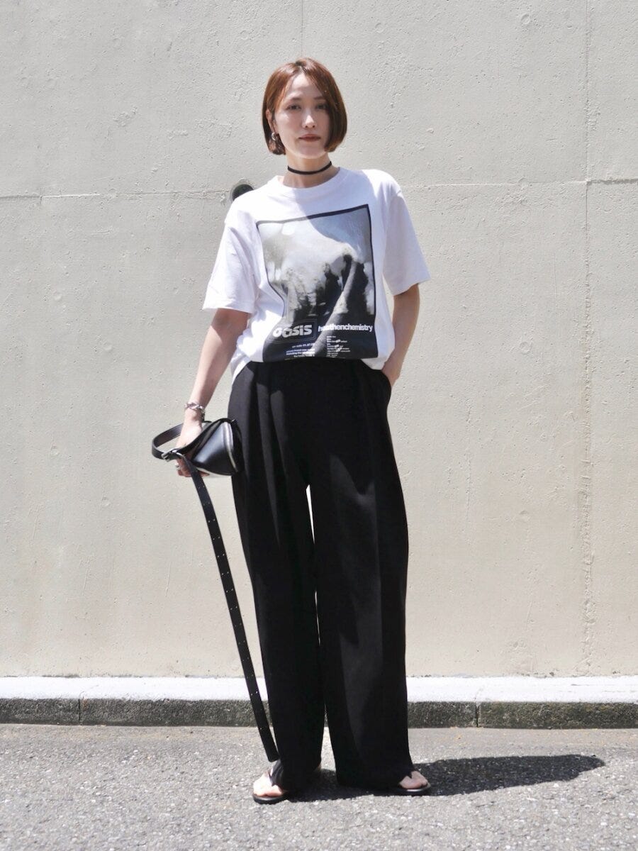 2026夏大人女性おすすめ白T黒ワイドパンツコーデ