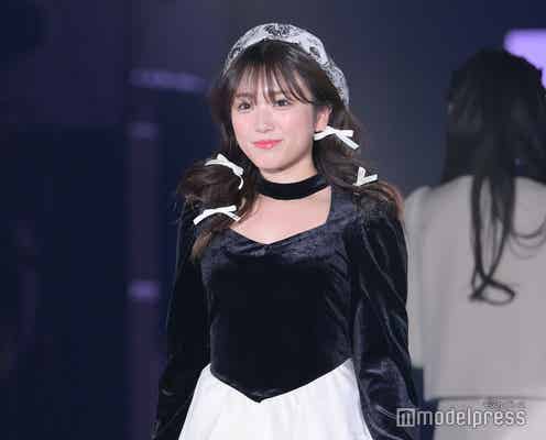 矢吹奈子、上品ワンピで抜群スタイル際立つ リボンたっぷりヘアが可愛い【TGC 2024 S/S】