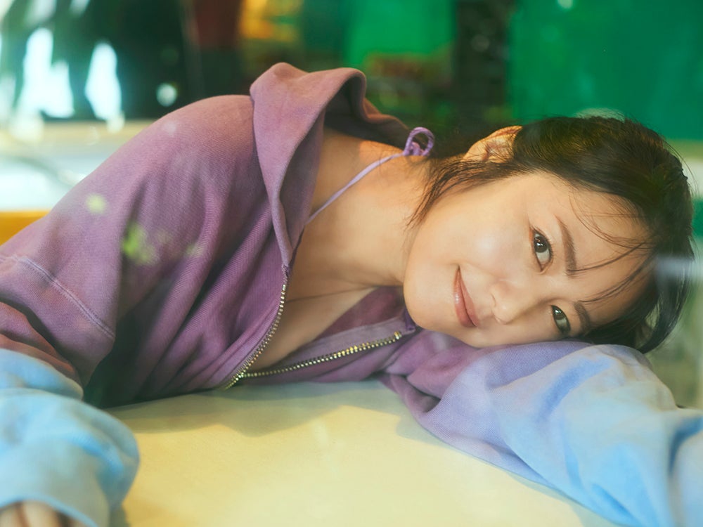 磯山さやか、デビュー25周年写真集“豪華版”リリース決定 水着姿の先行カット追加公開