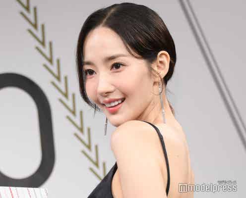 パク・ミニョン、スリットドレスで美脚&美背中大胆披露 半年ぶりに来日