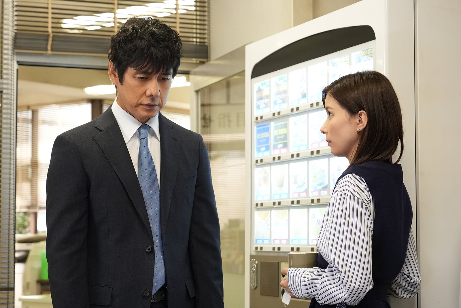 西島秀俊、芳根京子／「真犯人フラグ」第7話より（C）日本テレビ