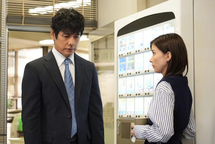 西島秀俊、芳根京子/「真犯人フラグ」第7話より(C)日本テレビ