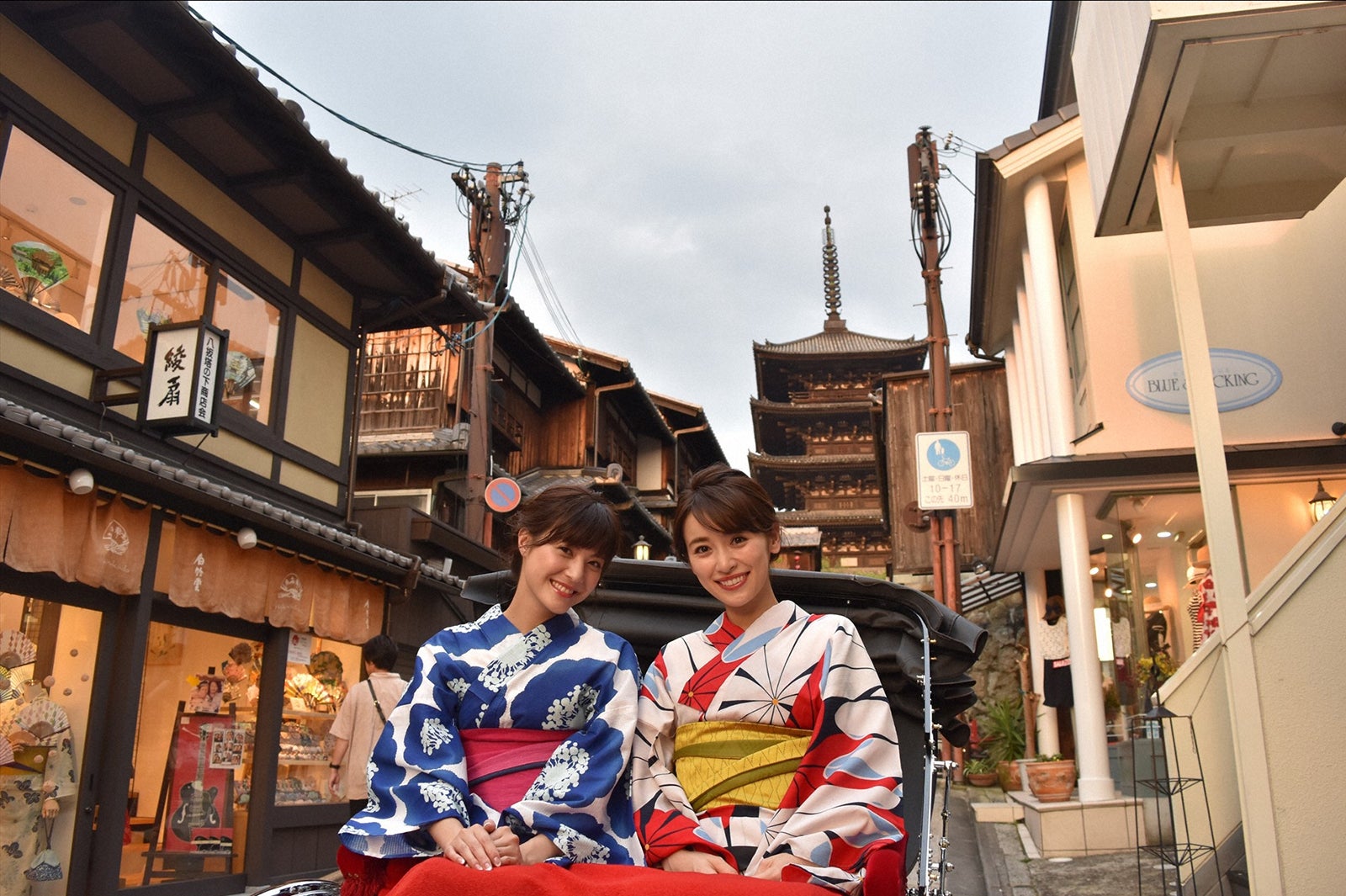 （左から）佐藤ありさ、泉里香／画像提供：TBS