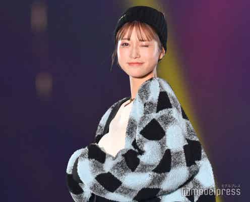 生見愛瑠、スラリ美脚が眩しい メリハリY2Kコーデ着こなし<TGC 北九州 2022>