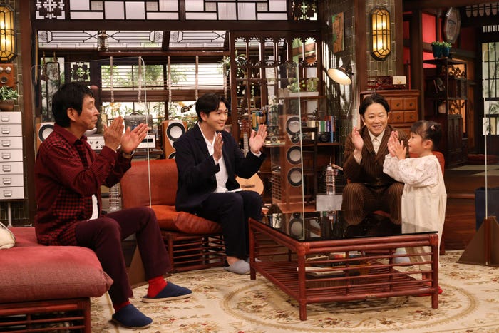 (左から)明石家さんま、松下洸平、阿部サダヲ、村方乃々佳(C)カンテレ