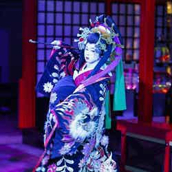 美しすぎる女形“荒城蘭太郎”が可憐な舞を披露する「花魁ナイト」/画像提供:ECO EDO 日本橋 アートアクアリウム2015~江戸・金魚の涼~&ナイトアクアリウム
