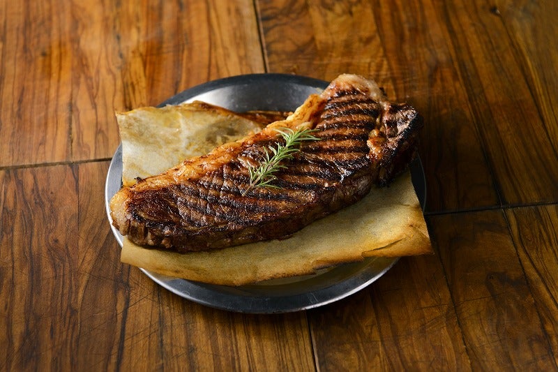 十勝大平牛の薪窯焼き／画像提供：株式会社 大平畜産工業