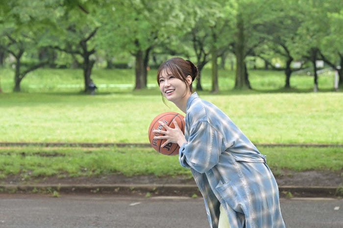 生見愛瑠「くるり~誰が私と恋をした?~」第7話より(C)TBS