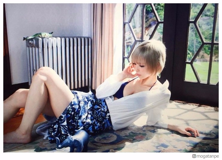 最上もが、美バスト＆美脚光る“大人の色気”放出ショットに反響「きわどい」「セクシー！」