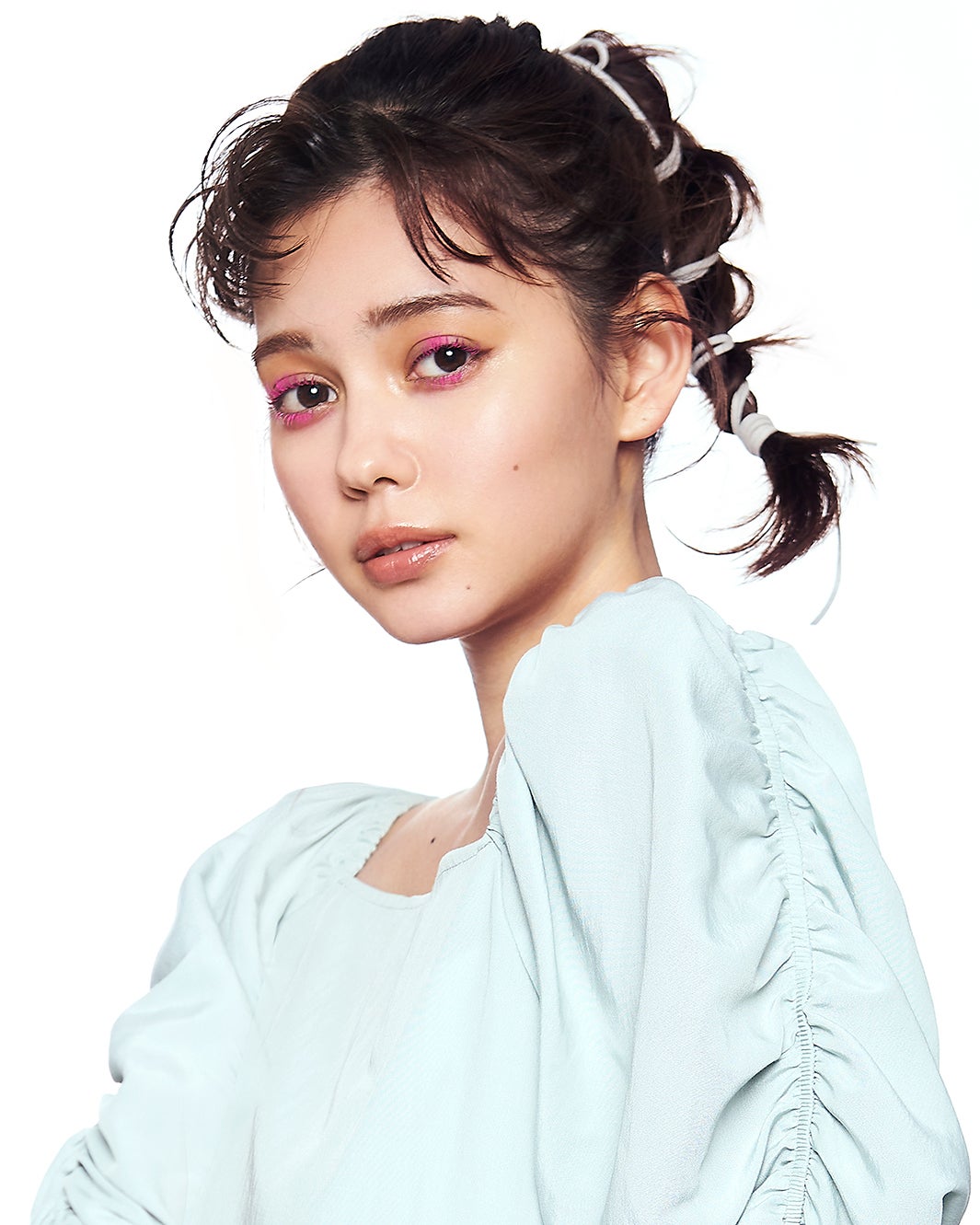 アイメイクはカラーマスカラで（提供写真）