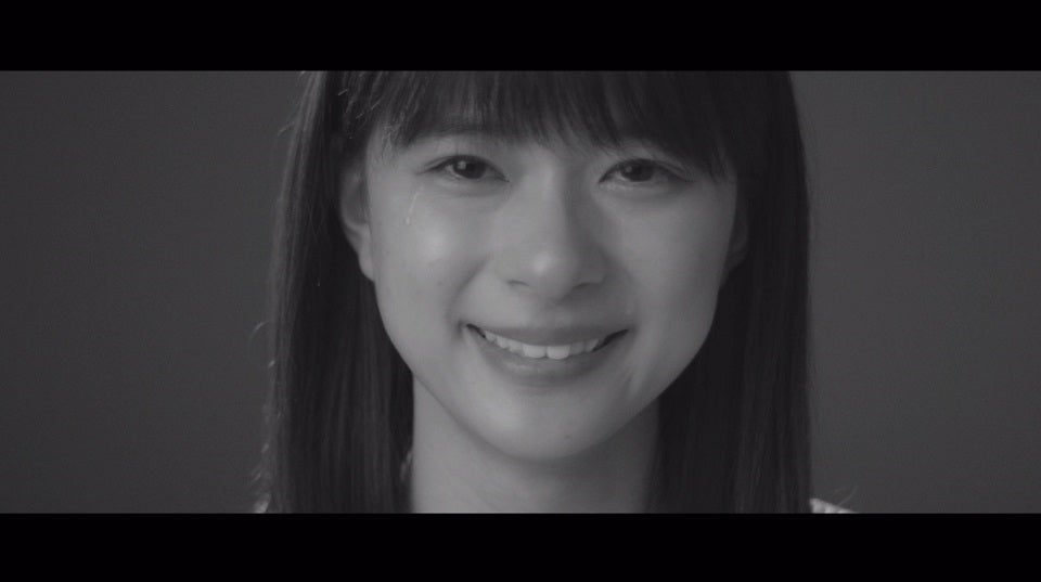 芳根京子／Little Glee Monster 『ヒカルカケラ』MVより（提供写真）