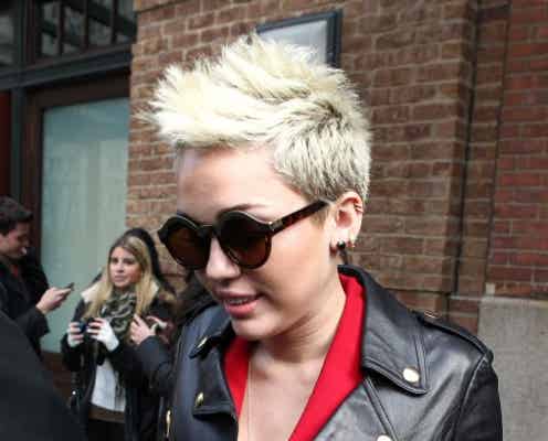 マイリー・サイラス、真冬のニューヨークでノーブラ