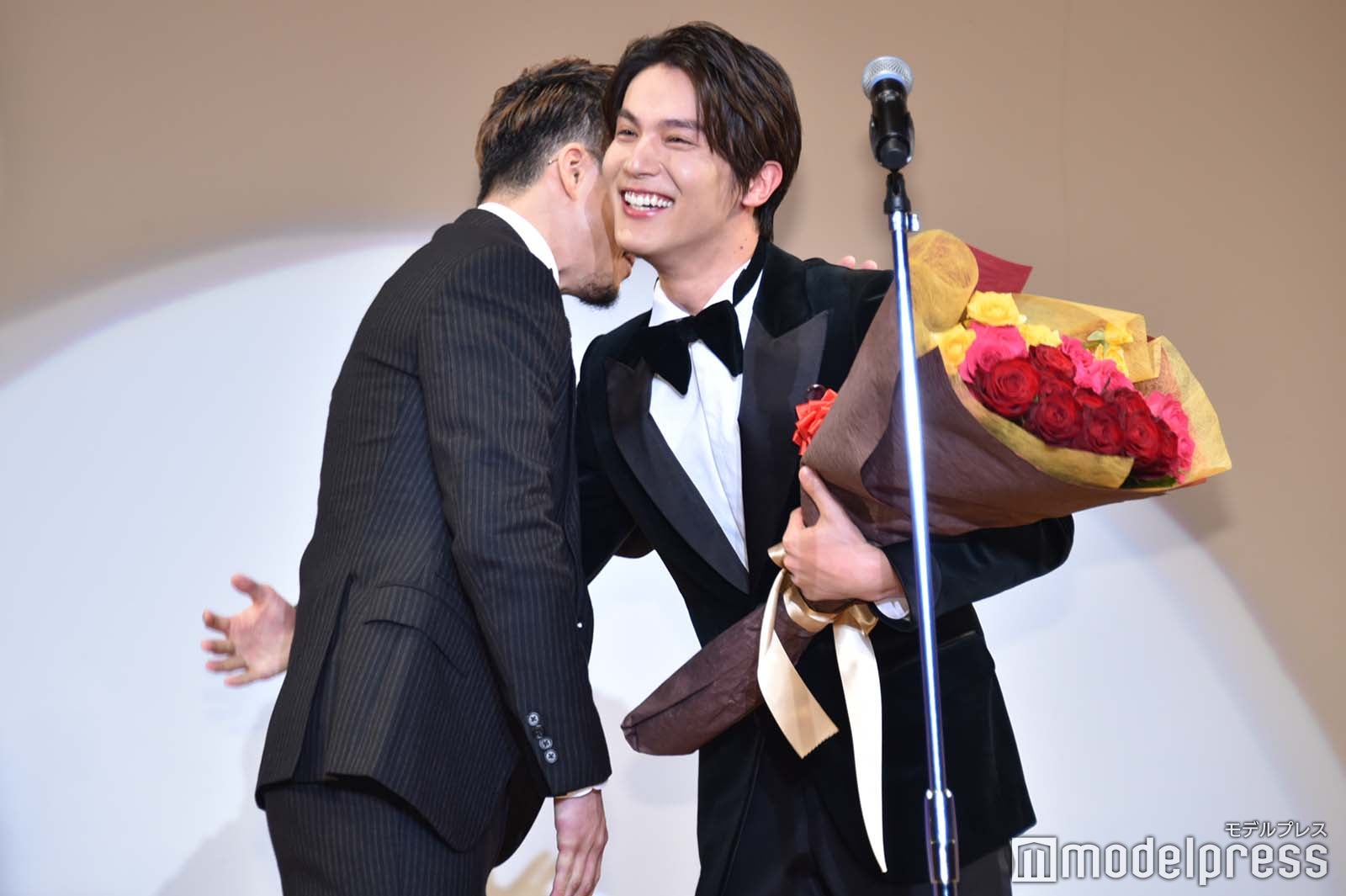 小栗旬、中川大志 （C）モデルプレス