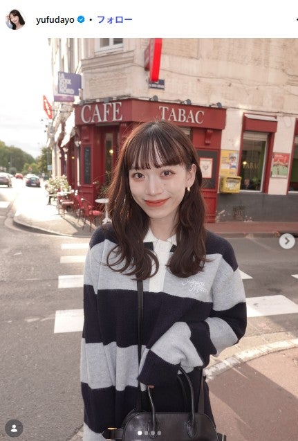 サッカー日本代表 上田綺世選手の美人妻、愛犬と並んで寝転ぶ子どもの姿公開「大きくなってる」「可愛い」の声