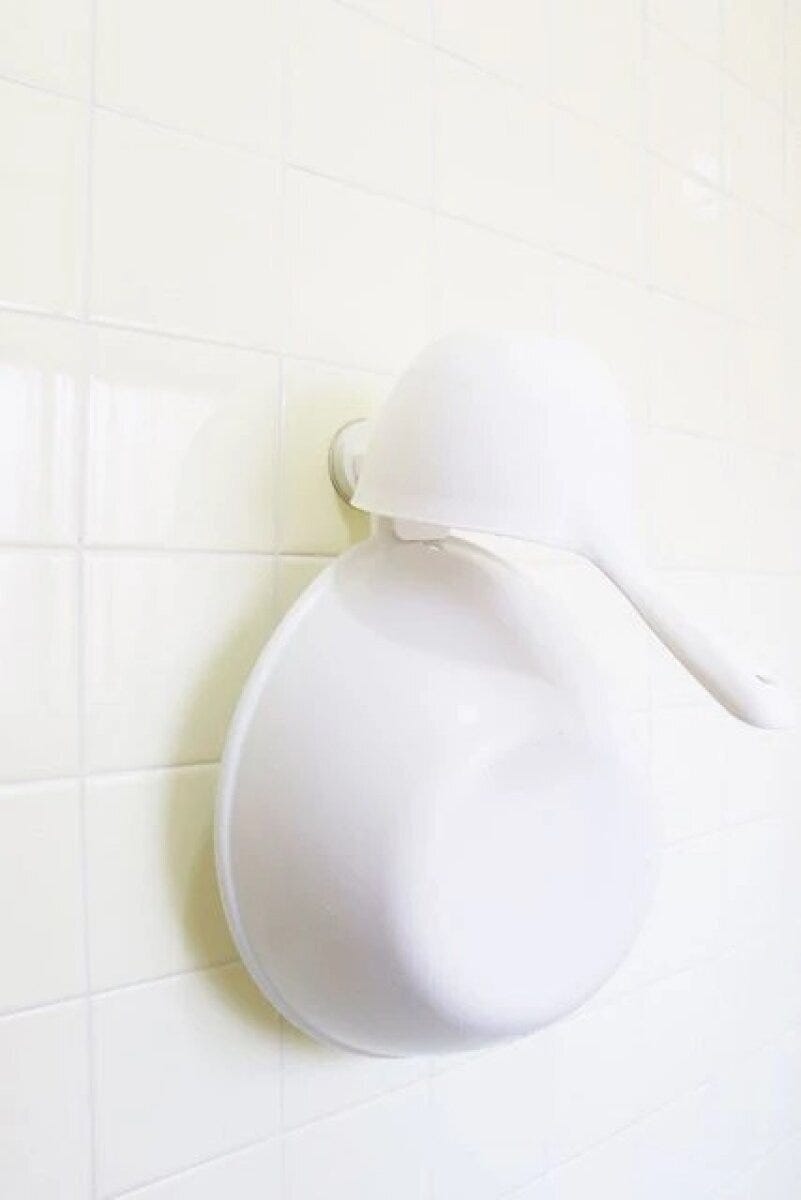 ダイソー　洗面器ホルダー（レバー式吸盤）　使用例