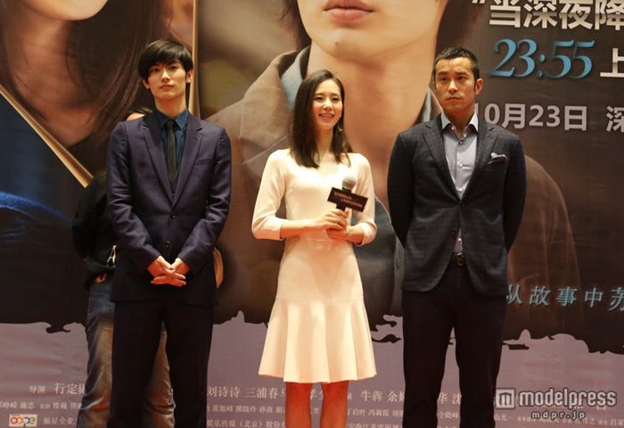 映画「真夜中の五分前」公開直前記者会見に出席した(左から)三浦春馬、リウ・シーシー、チャン・シャオチュアン