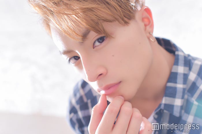 「すずめにキスをするシーンは結構好き」/白濱亜嵐(C)モデルプレス