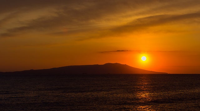 Sunset over Ōshima by ignat.gorazd