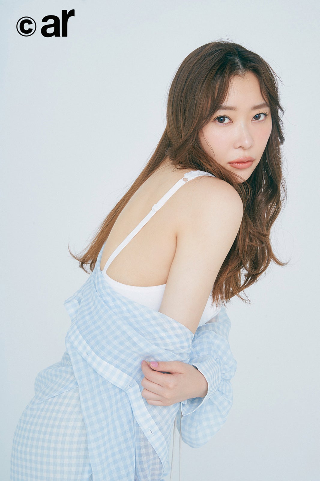 指原莉乃、美背中披露 橋本環奈のまつ毛に衝撃受けたエピソード明かす