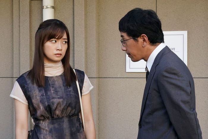 深川麻衣、野間口徹「彼女たちの犯罪」第7話より(C)読売テレビ