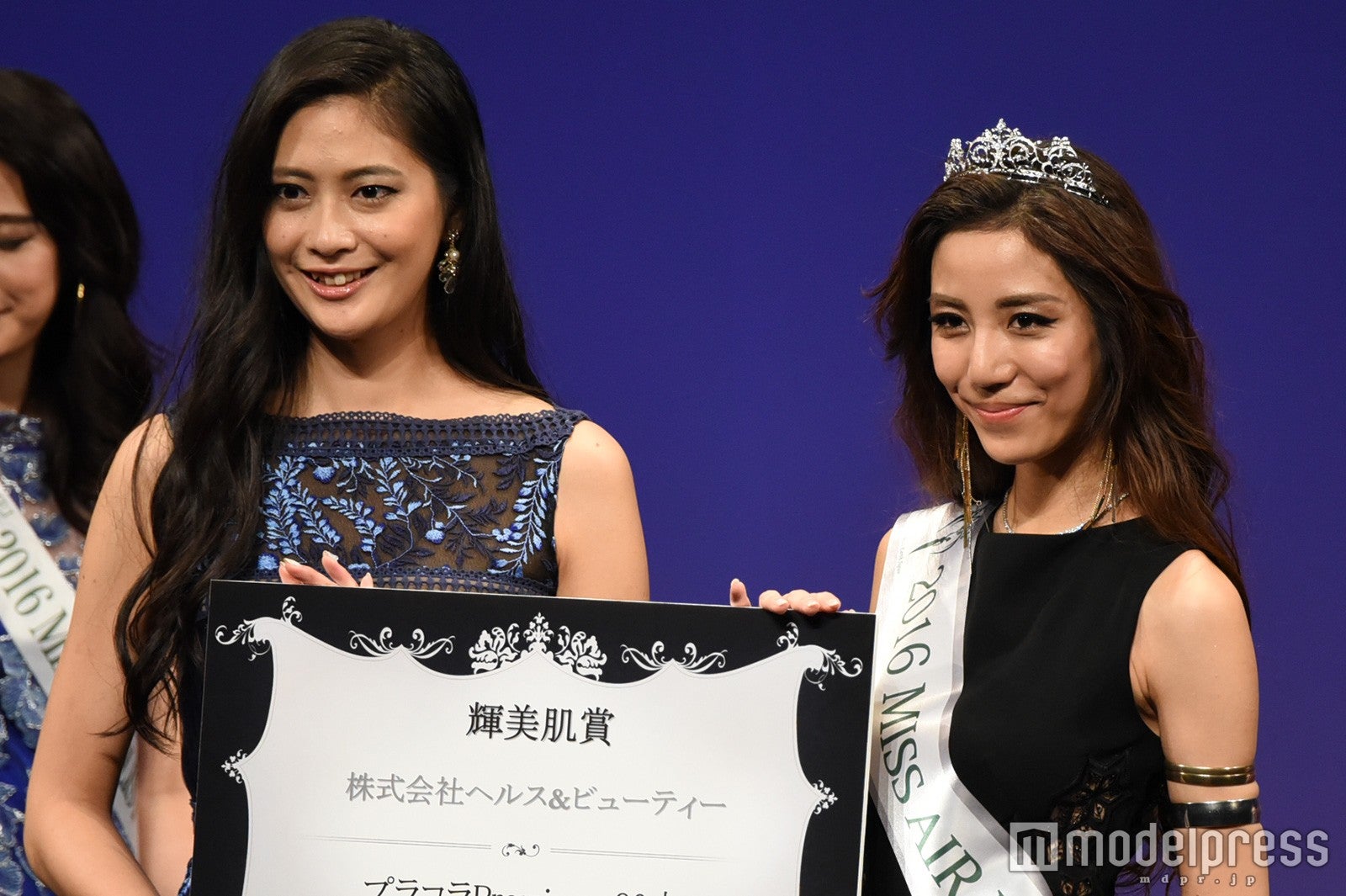 「2015ミス・アース・ジャパン」山田彩乃さん、豊島美優さん（C）モデルプレス