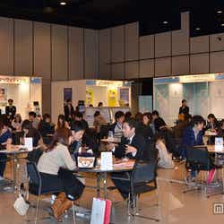 リゾートウエディングに憧れるカップルが多数来場した