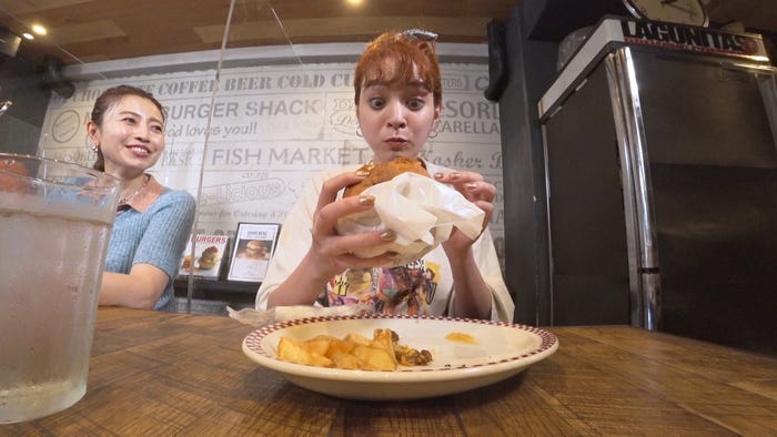 (左から)片瀬那奈、瑛茉ジャスミン(C)フジテレビ