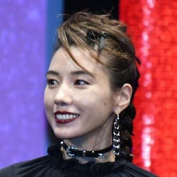 仲里依紗、息子が遊んでくれない!“悲報”に共感の声「お母さんの悩みは全国共通」「さみしい気持ち」