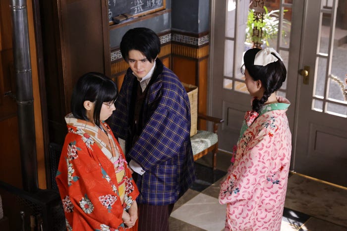 松本穂香、鈴鹿央士、片山友希「嘘解きレトリック」第9話(C)フジテレビ