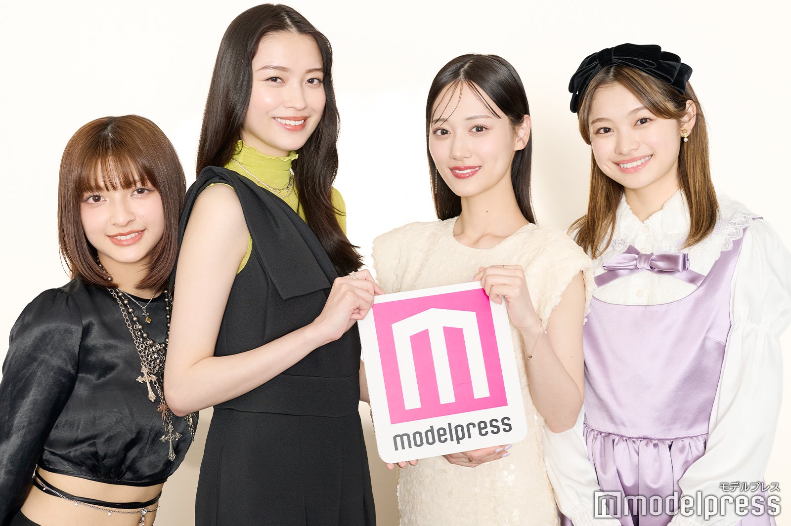 （左から）甲田まひる、茅島みずき、山下美月、月島琉衣（C）モデルプレス