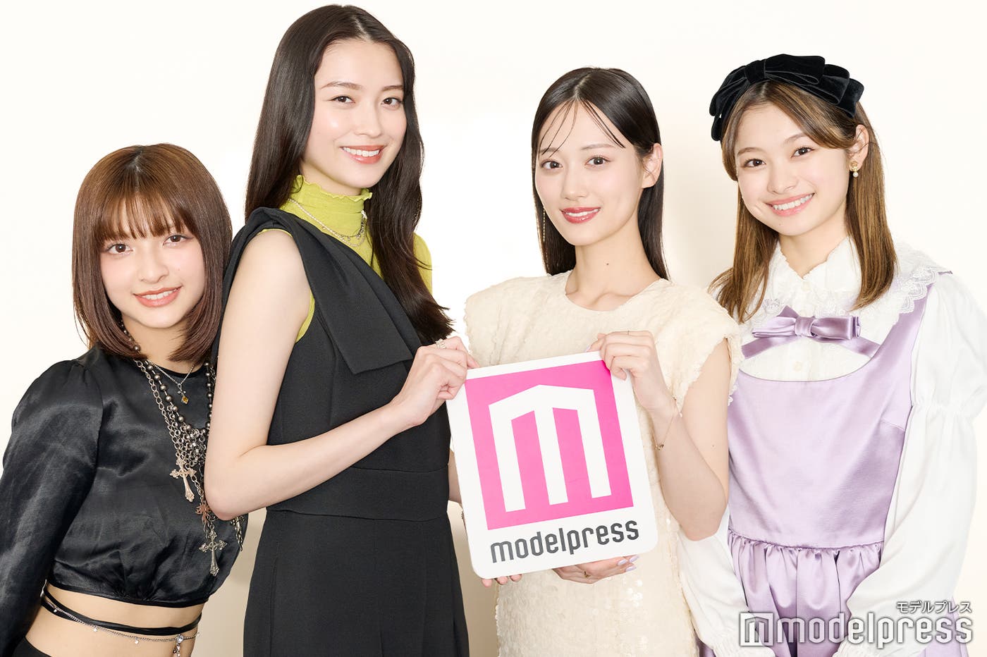 (左から)甲田まひる、茅島みずき、山下美月、月島琉衣(C)モデルプレス