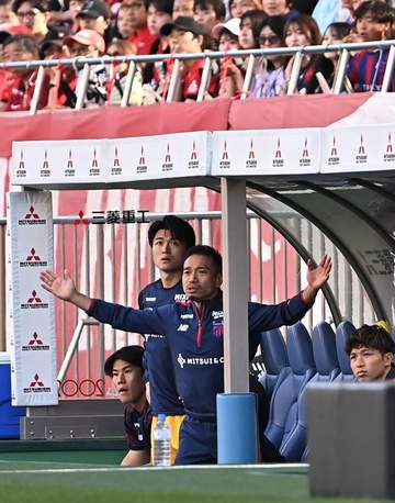 W杯メンバー発表から一夜 5大会連続選出の長友佑都は出場せず ピッチ外から熱を送り存在感健在
