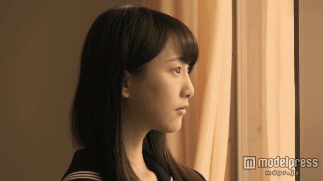 松井玲奈／WebCMカットより