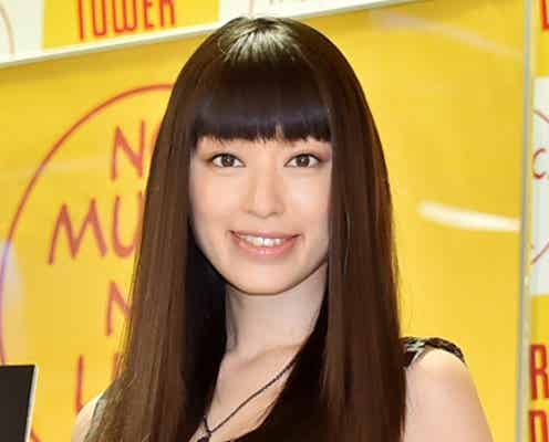 栗山千明「セクシーに撮ってもらった」大胆ポージングで魅せる