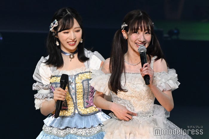 衣装チェンジが間に合わず慌てる柏木由紀、心配する小栗有以(C)モデルプレス