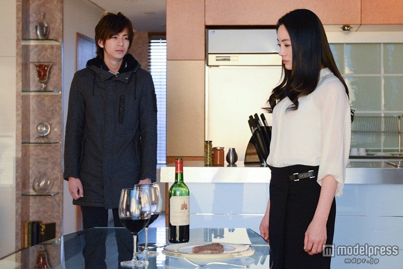 （左から）三浦翔平、仲間由紀恵／画像提供：関西テレビ