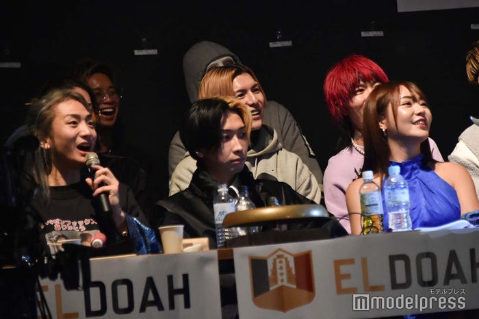 試合を楽しむレペゼンフォックス、ヒカル、てんちむ(C)モデルプレス