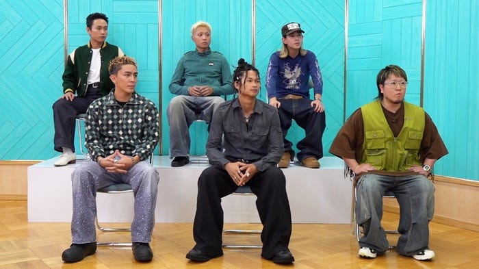 (左から)MAXI、MATHEUS、YUTA、SAM、OTA、こっちのけんと(C)フジテレビ