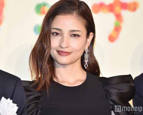 黒木メイサ、美脚輝くミニ丈姿「美しい」「抜群スタイル」と話題