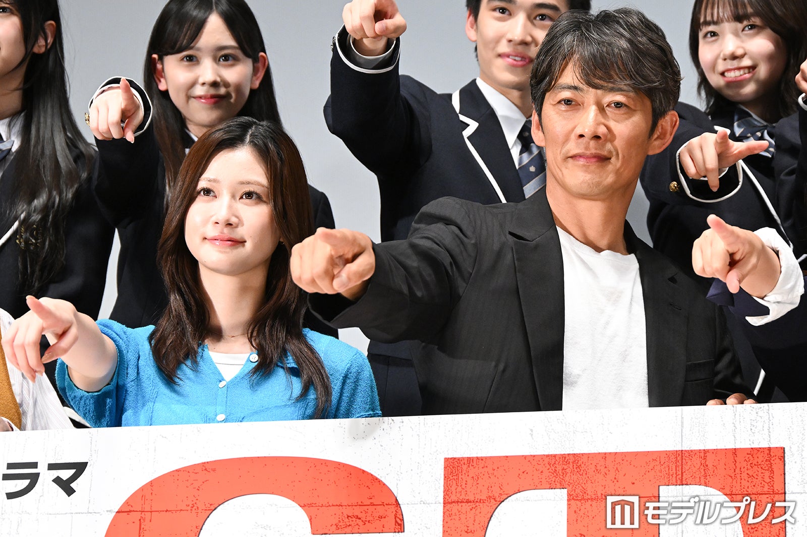 反町隆史・生見愛瑠・生徒キャストら19人「GTO」キャストが豪華集結 ファンとハイタッチで急接近