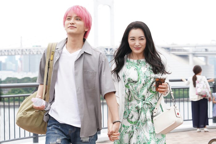 瀬戸利樹・仲間由紀恵/「偽装不倫」第5話より(C)日本テレビ