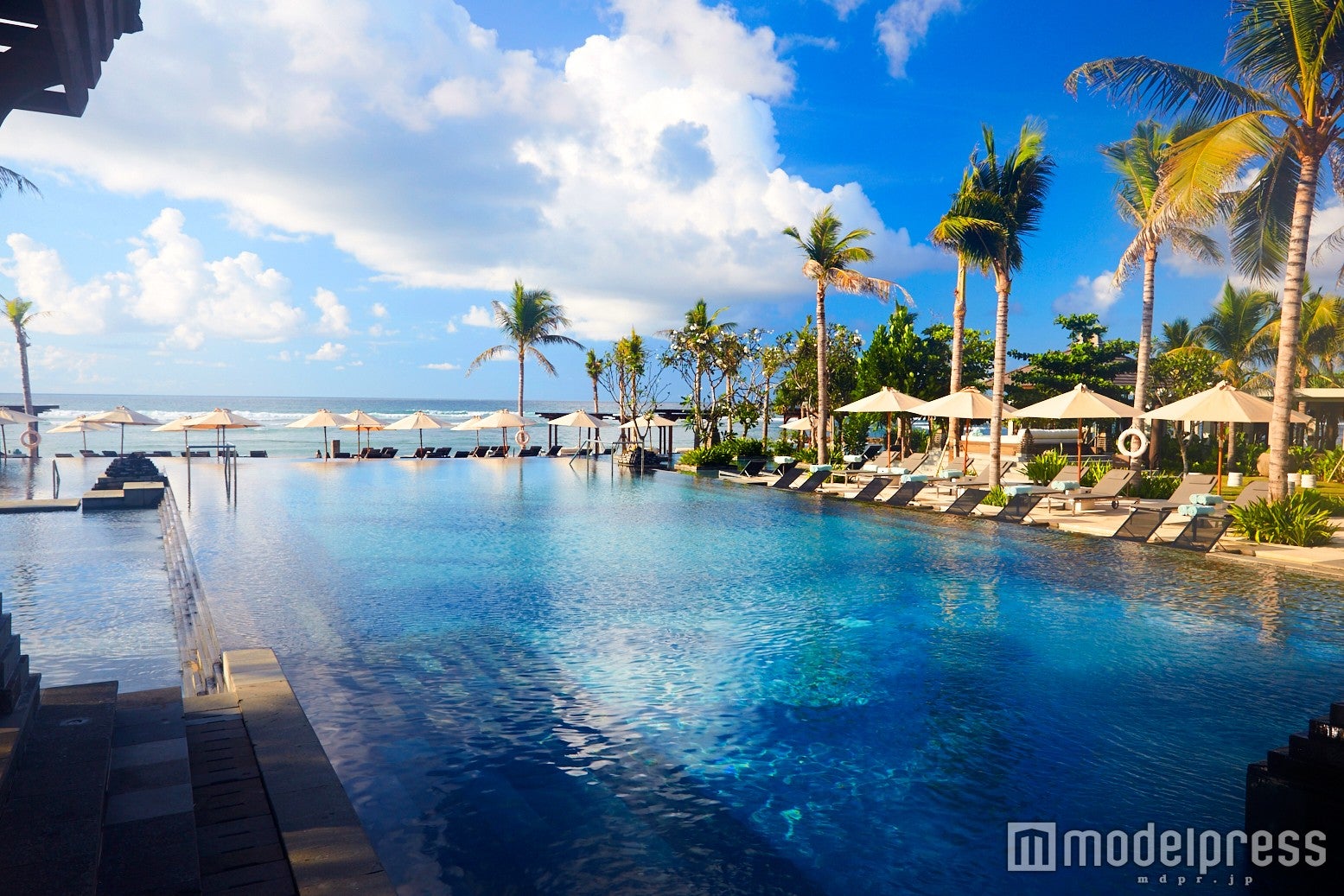「ザ・リッツ・カールトン バリ」のメインプール